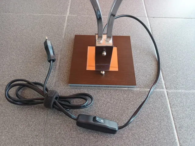 Lámpara de mesa o mesilla de noche. 