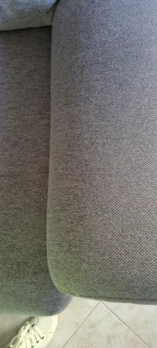 Sofá 2 lugares cinza em tecido