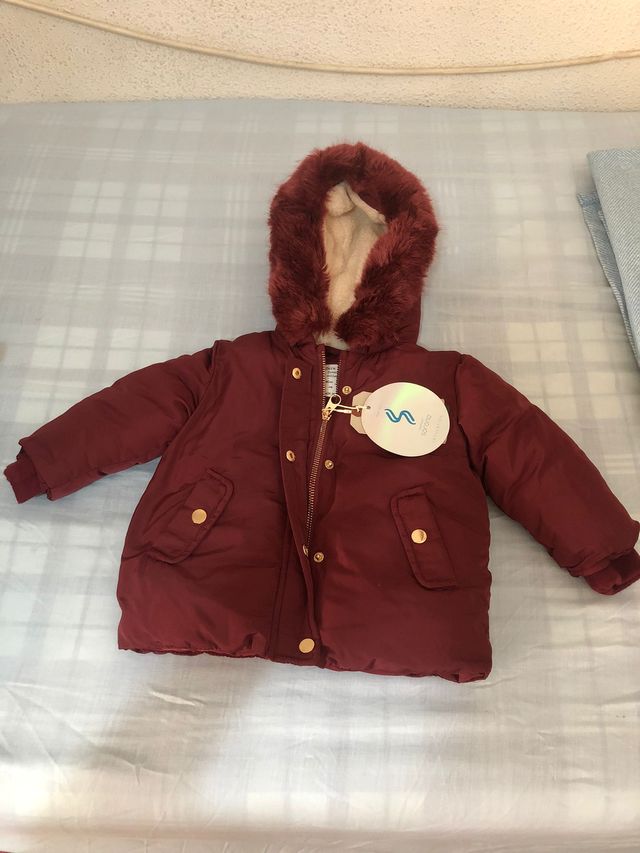 Abrigo niño con capucha y cremallera