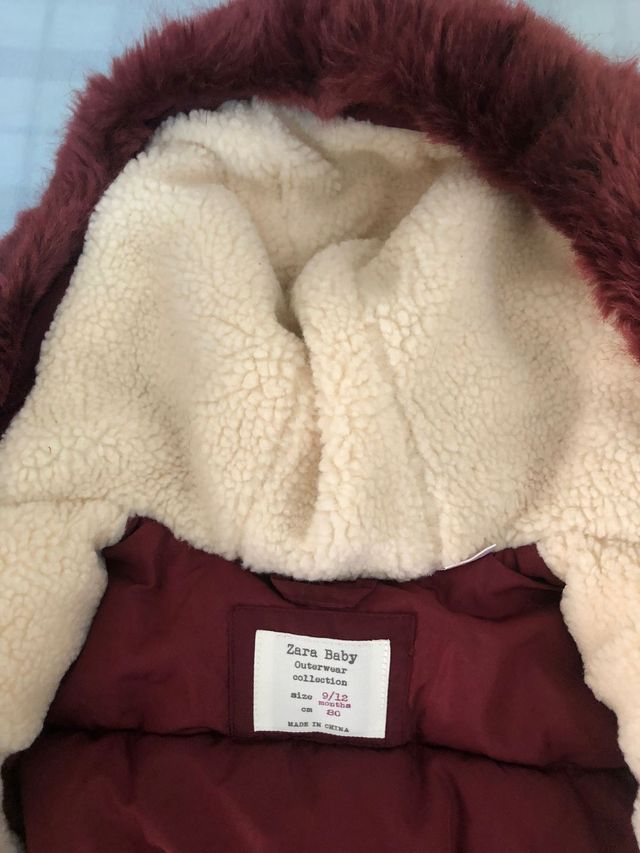 Abrigo niño con capucha y cremallera