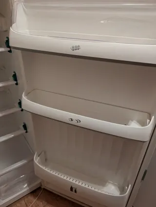 Nevera de cocina blanca