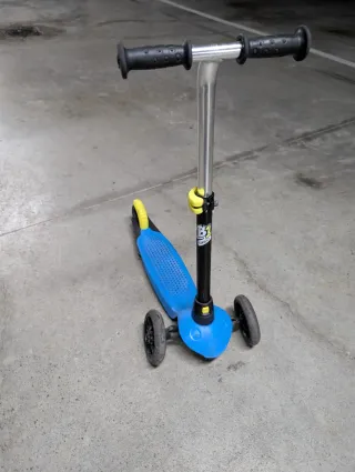 Patín infantil Decathlon 3 ruedas azul