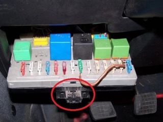 Soporte Caja Fusibles Peugeot 205