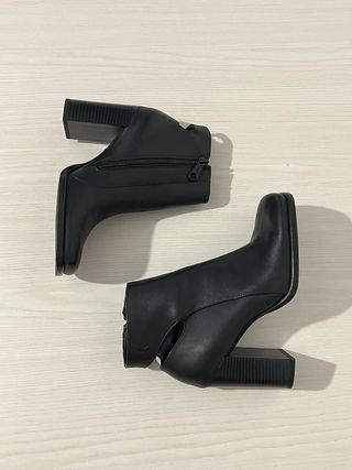 Stivaletti Calvin Klein n.37