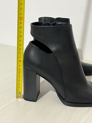Stivaletti Calvin Klein n.37