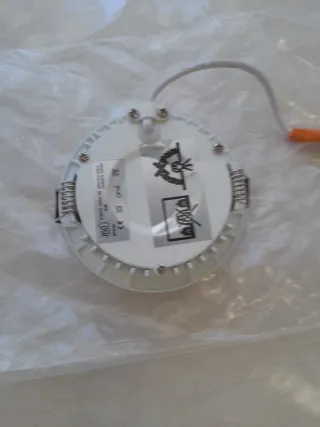 Luz LED empotrable redonda amarilla