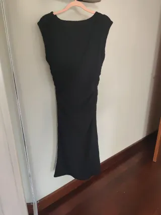 Vestido negro drapeado