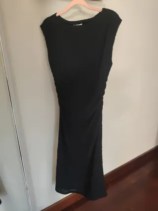 Vestido negro drapeado