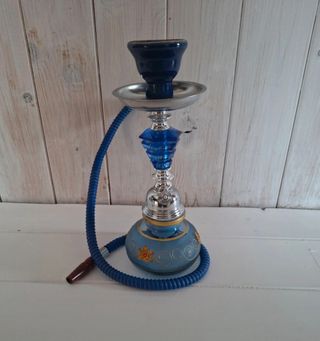 Oggetto etnico in vetro, legno e metallo