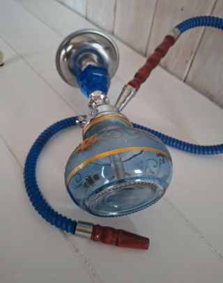 Oggetto etnico in vetro, legno e metallo