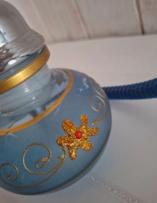 Oggetto etnico in vetro, legno e metallo