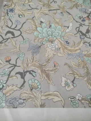 Tres retales de tela variados