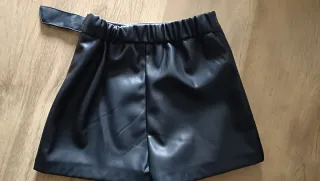 Falda pantalón efecto piel niña. T 9-10