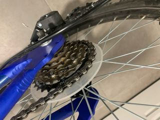 Bicicleta infantil azul con marchas