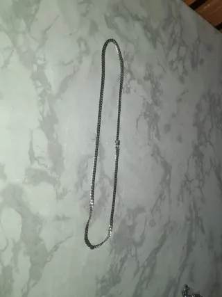 Collar de hombre plateado