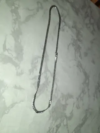 Collar de hombre plateado