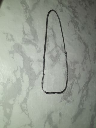 Collar de hombre plateado