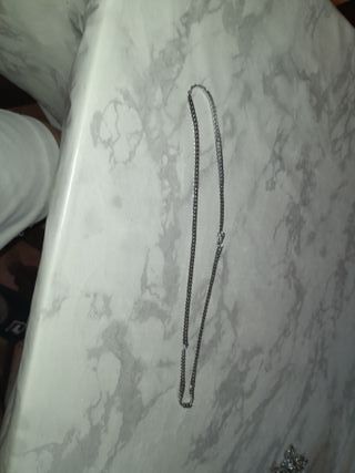 Collar de hombre plateado