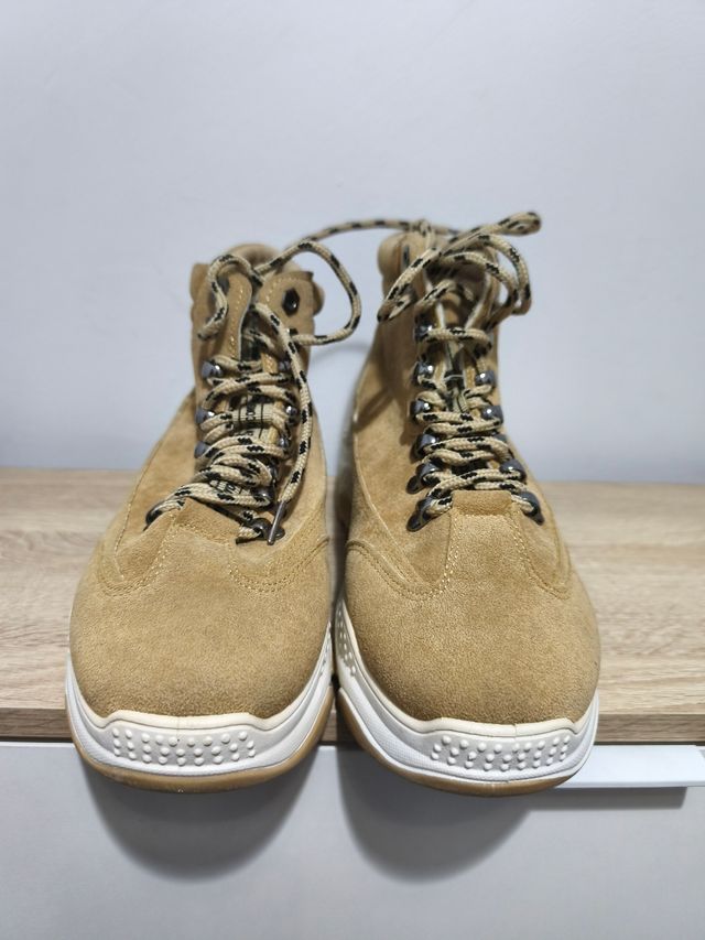 Botas de montaña marrones