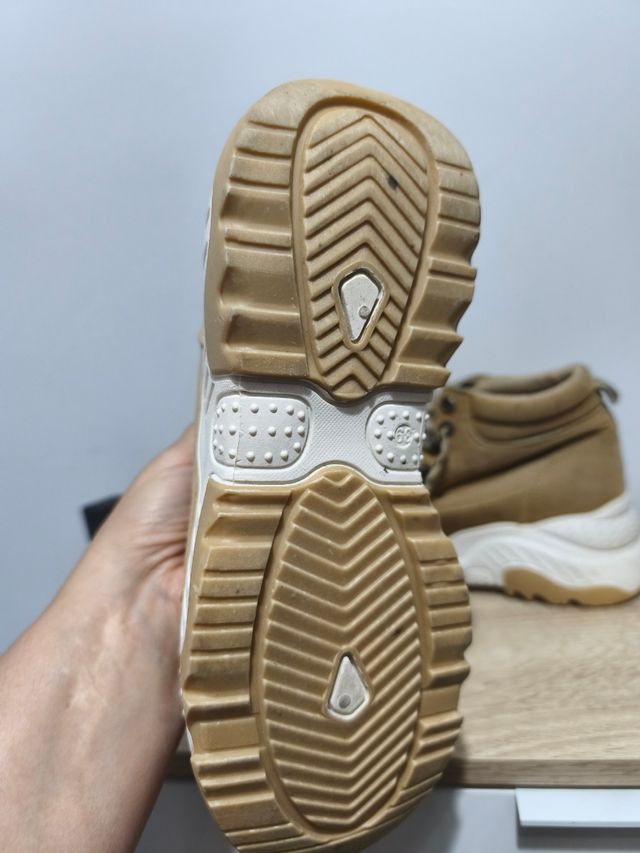 Botas de montaña marrones