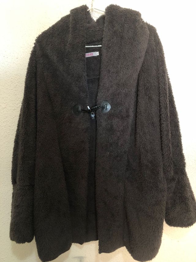 Abrigo gris oscuro invierno