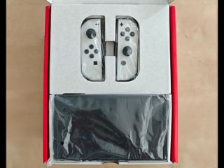 Nintendo Switch OLED + controller + supporto per impugnatura