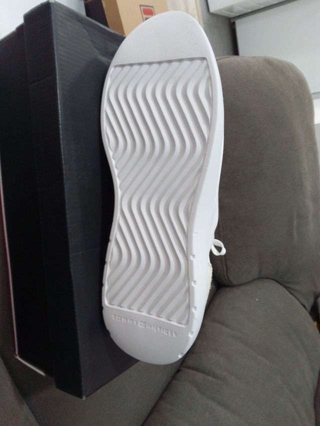 Zapatos Tommy Hilfiger Blancos y Grises