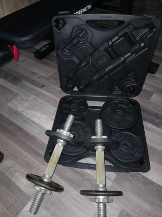 Banco de pesas, barra, discos y mancuernas