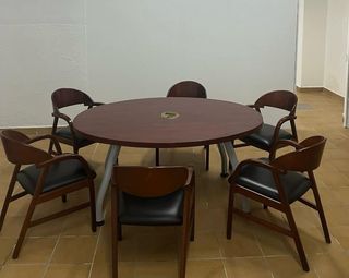 REGALO.Mesa ovalada de madera maciza