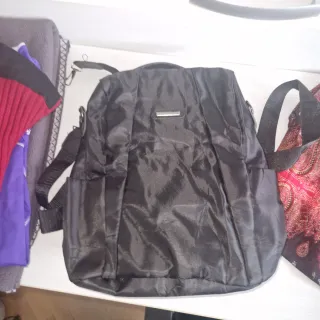 Mochila ligera antirrobo negra