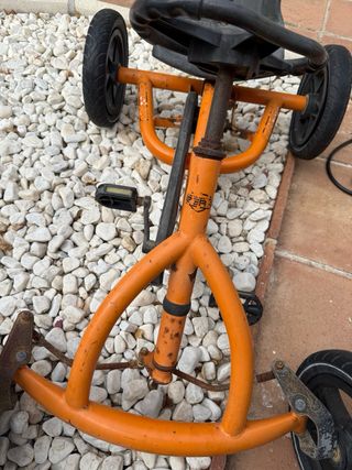 Coche de pedales BERG