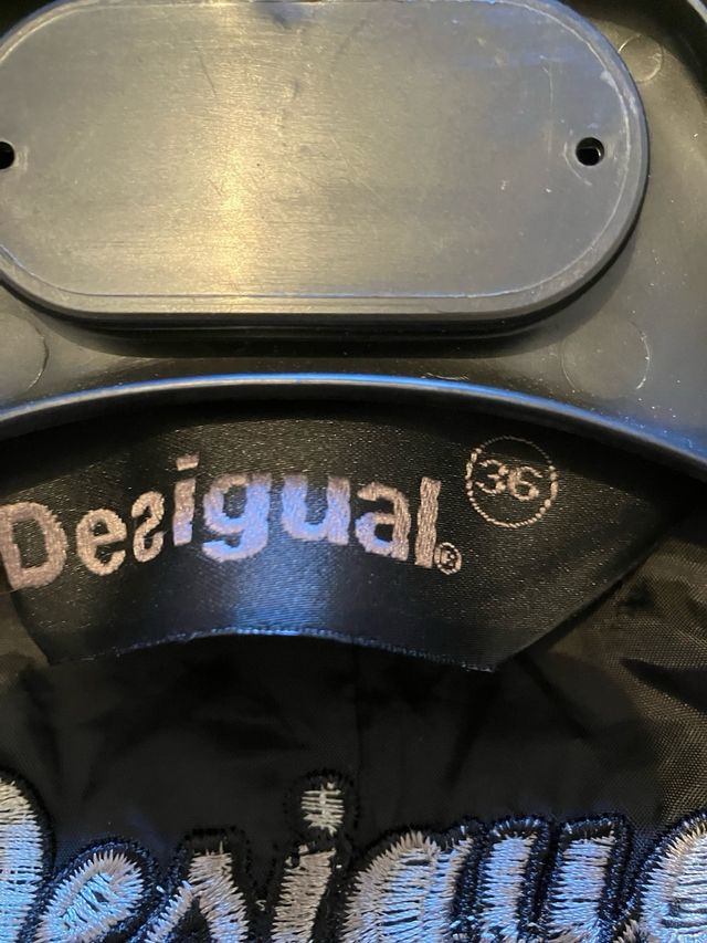 Abrigo Desigual Negro con Flores Rosas T.36