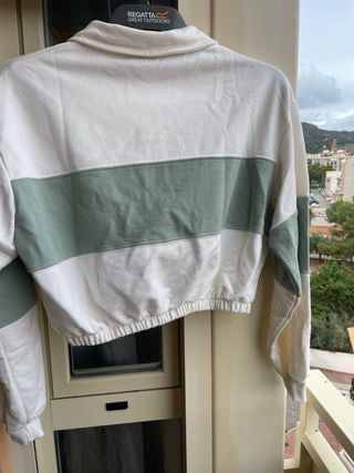 Sudadera Kaotiko Crop Top Verde y Crema