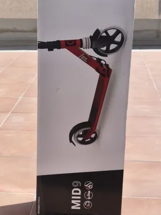 Patinete rojo plegable
