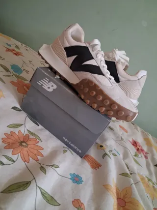 Unisex Tenis New Balance Beige y Blanco