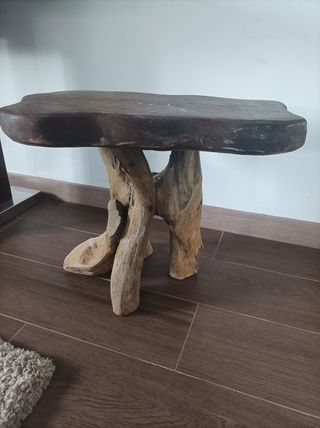 Mesa auxiliar rústica de madera