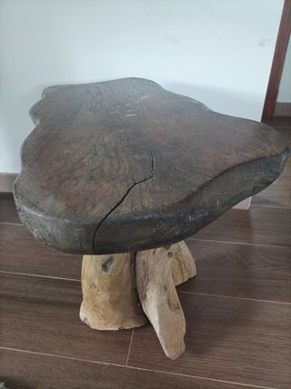 Mesa auxiliar rústica de madera