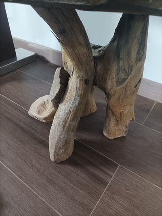 Mesa auxiliar rústica de madera