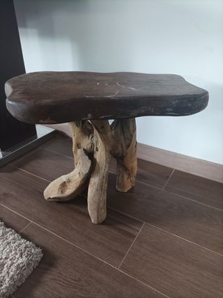 Mesa auxiliar rústica de madera