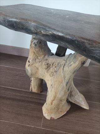 Mesa auxiliar rústica de madera