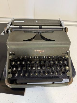 Máquina de escribir Hermes 2000 verde