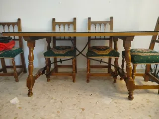 tavolo da pranzo e 6 sedie in legno