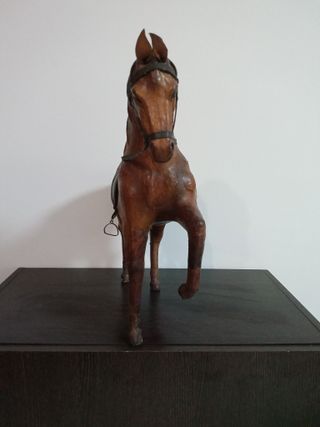 Caballo decorativo imitación madera