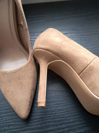 Zapatos de tacón beige