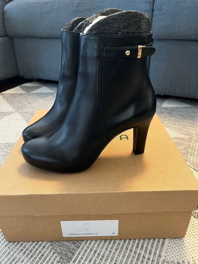 Botines Unisa nuevos Negros Talla 36