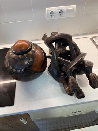 Figura madera keniana artesanal