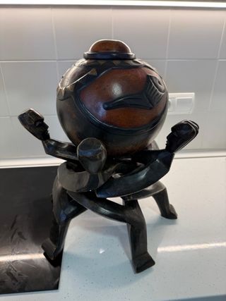 Figura madera keniana artesanal