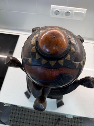 Figura madera keniana artesanal