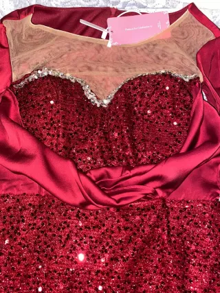Vestido de fiesta rojo con lentejuelas