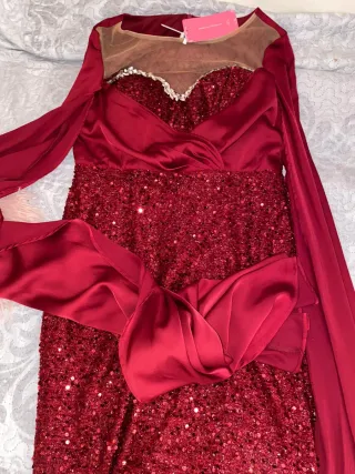 Vestido de fiesta rojo con lentejuelas